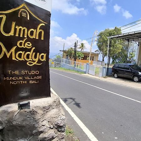 Umah De Madya & Rooftop De Madya Мундук Экстерьер фото