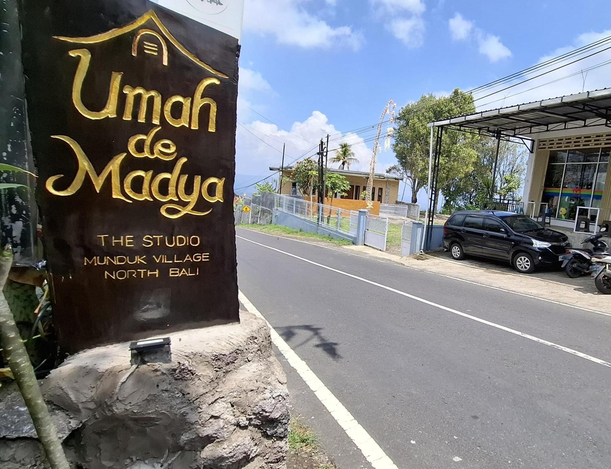 Umah De Madya & Rooftop De Madya Мундук Экстерьер фото